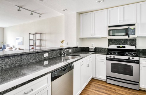 Santa Clara Apartment | Classic Santa Clara 1BR w/W/D & Gym, walk to Safeway, by Blueground