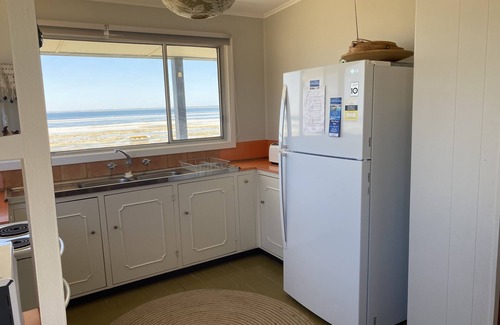Para Wurlie House | Classic Shack - Absolute Beachfront. Winter off peak special!
