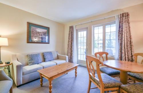 Oro-Medonte Apartment | Classic Spacious Studio pullout couch Suite