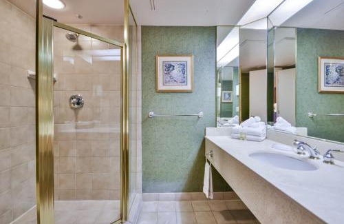 Oro-Medonte Apartment | Classic Spacious Studio pullout couch Suite