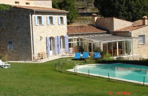 Bezaudun-les-Alpes Villa | Classic stone farmhouse with heatable pool and tennis court, sleeps 15