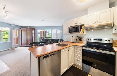 Quail Ridge Apartment | Classic Studio: Full Kitchen With Wraparound Deck - 212A