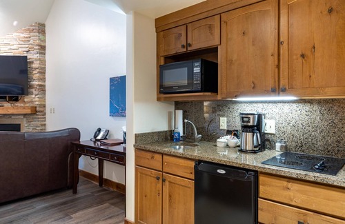 Tamarack Apartment | Classic Studio in Osprey Meadows with Fireplace