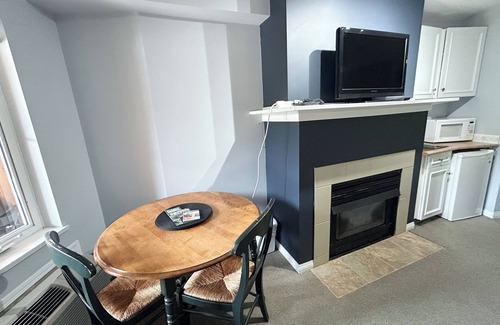 Quail Ridge Apartment | Classic Studio With Kitchenette - 212B