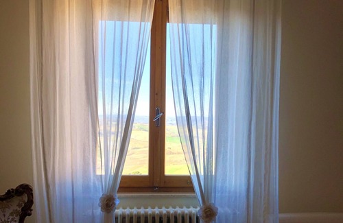 Montepulciano Apartment | Classic Stunning 3 Bedroom Apartment in Montepulciano with Air Conditioning,
