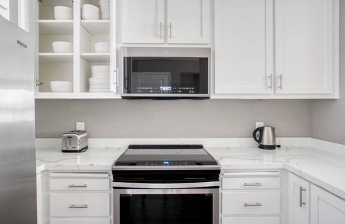 San Jose Apartment | Classic Sunnyvale 1BR w/Gym, Pool & W/D, nr highways, by Blueground