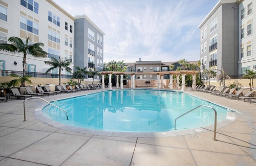 San Jose Apartment | Classic Sunnyvale 1BR w/Gym, Pool & W/D, nr highways, by Blueground