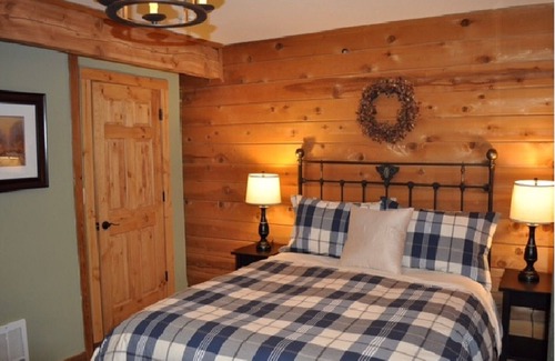 South Lake Tahoe Cabin | Classic Tahoe Cabin with Rustic Elegance: contact owner for rental arrangements