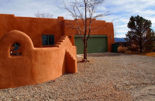 El Prado House | Classic Taos Home--centrally located, hot tub, and mountain views!