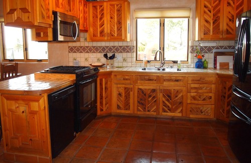 El Prado House | Classic Taos Home--centrally located, hot tub, and mountain views!