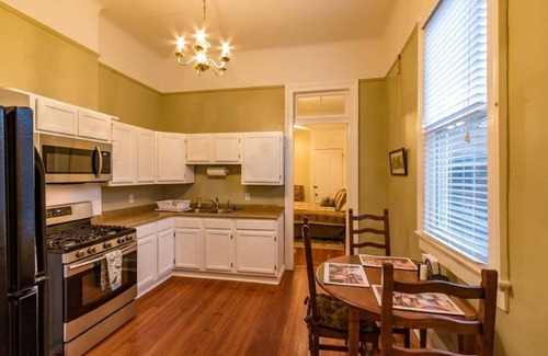 Leonidas House | Classic Uptown Shotgun, Just Steps to the Streetcar !