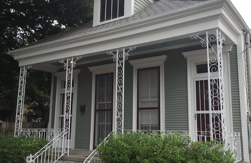 Leonidas House | Classic Uptown Shotgun, Just Steps to the Streetcar !