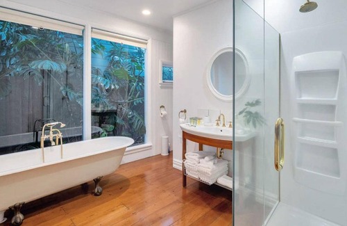 Ponsonby House | Classic Villa Retreat - Steps To Ponsonby Rd