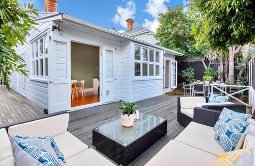 Ponsonby House | Classic Villa Retreat - Steps To Ponsonby Rd