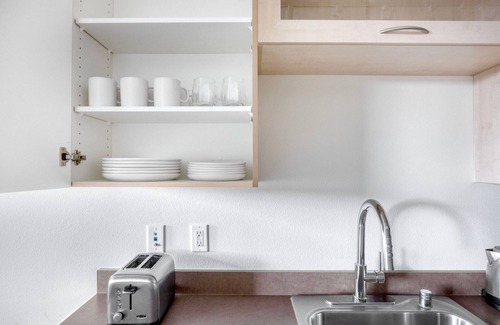 Wallingford Apartment | Classic Wallingford 1BR w/Lounge & Pets, nr 99 & I-5, by Blueground