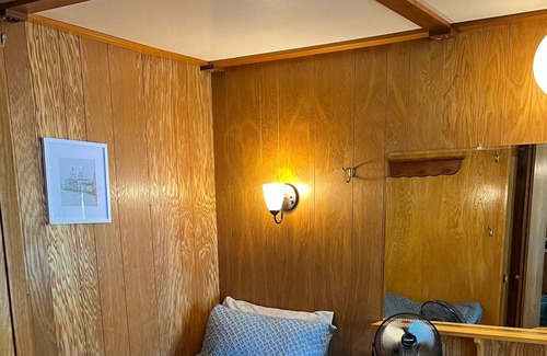 Shawnigan Lake Cabin | Classic Waterfront Cabin with RV at Shawnigan Lake