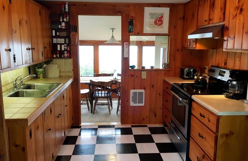 East Boothbay Cottage | Classic Waterfront Cottage with Private Fishing & boat dock - Boothbay Harbor