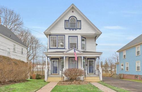 West Hartford Apartment | Classic West Hartford Center Apartment