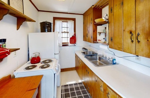 Cummaquid Cottage | Classically charming 3 br cottage close to beach