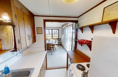 Cummaquid Cottage | Classically charming 3 br cottage close to beach