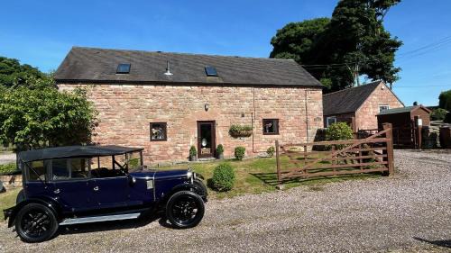 Cauldon Low House | Classy 2 Bed Peak District Cottage Barn Near Alton Towers, Polar Bears, Chatsworth House