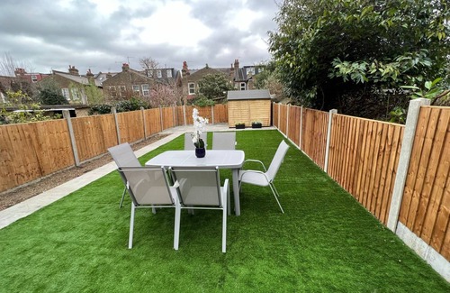 Bowes Apartment | Classy 3Bed/2Bath Ground Floor Pe-Friendly Flat with Lovely Garden