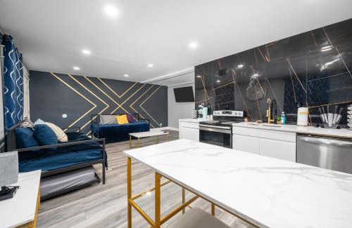 Houston Apartment | Classy and Chic 2BR Home near Galleria