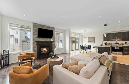 Ottawa Division House | Classy and Inviting 4BD | 15 MINS 2DT