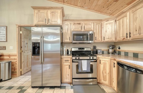 Island Park Cabin | Classy Cabin 🌟Bills Island 🌟3 Bedroom 🌟Clean