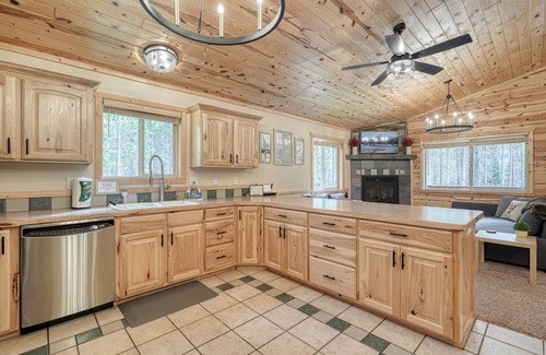 Island Park Cabin | Classy Cabin 🌟Bills Island 🌟3 Bedroom 🌟Clean