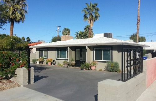 Warm Sands House | Classy Classic Mid Century Modern - sleeps four