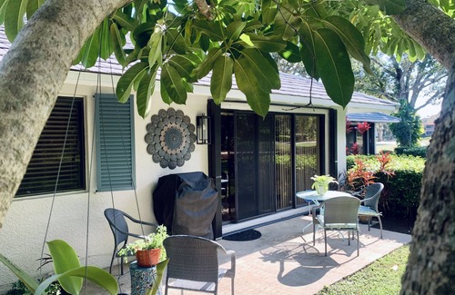 Palm Beach Gardens Cottage | Classy Cottage in PGA National. Discount for Monthly Stays!
