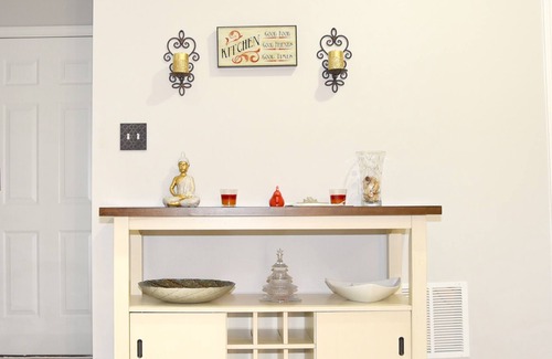 High Point House | Classy, Cozy Close to everything