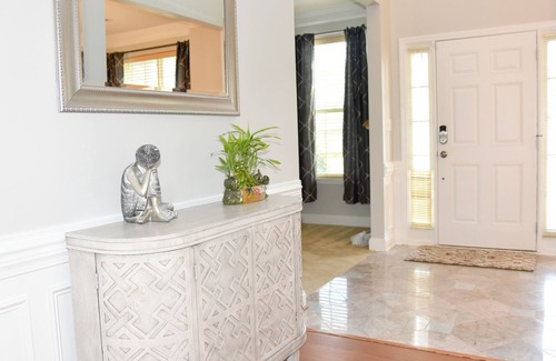 High Point House | Classy, Cozy Close to everything