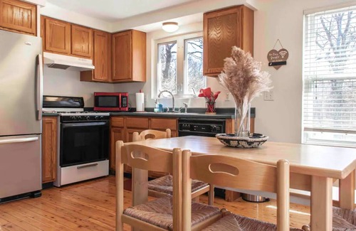 North Kingstown House | Classy/Cozy/Comfy w/private pool - 15 minutes to Newport