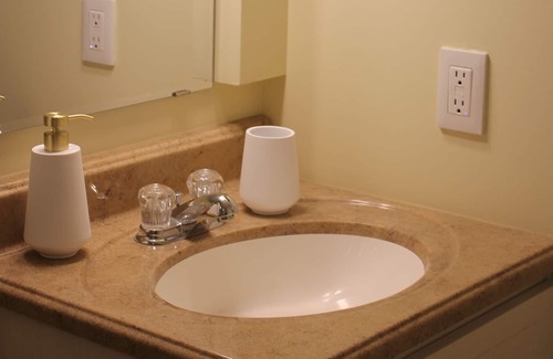 Northeast Edmonton Apartment | Classy & Cozy Studio Flat in Edmonton's NE Corner.