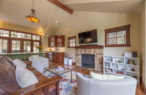 Idaho Springs House | Classy Craftsman by the Creek: fully remodeled, hot tub, walk to town