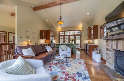 Idaho Springs House | Classy Craftsman by the Creek: fully remodeled, hot tub, walk to town