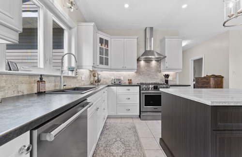 McNab/Braeside House | Classy Estate with Views + Walk to the Neat Café (10 min to Calabogie!)