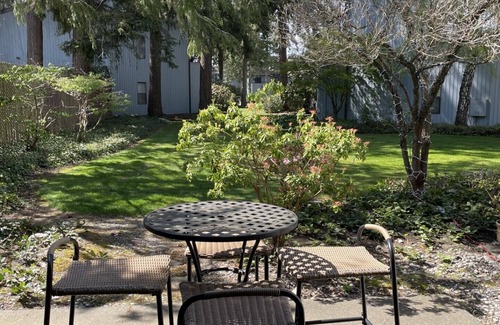 Birch Bay Condo | Classy, Fully remodeled Modern Condo, Indoor Pool and 3 min walk to the Beach