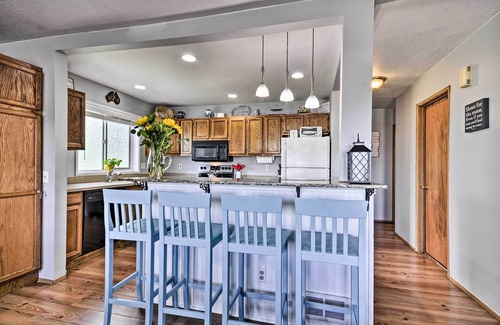 Hood River Apartment | Classy Hood River Condo with Mt. Adams Views!
