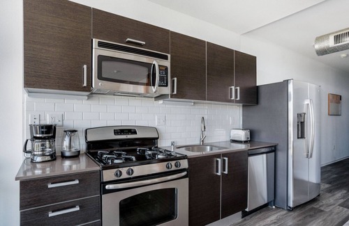 Del Rey Apartment | Classy Marina Del Rey Studio w/Gym & Pool, nr Shops & 405, by Blueground