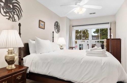 Old Town West House | Classy Old Town Getaway 3-BR in Perfect Location