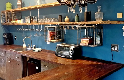 Westside North Condo | Classy Vintage Home ♥ of Downtown ★ 180° Views, Walkable, Driveway, Decks