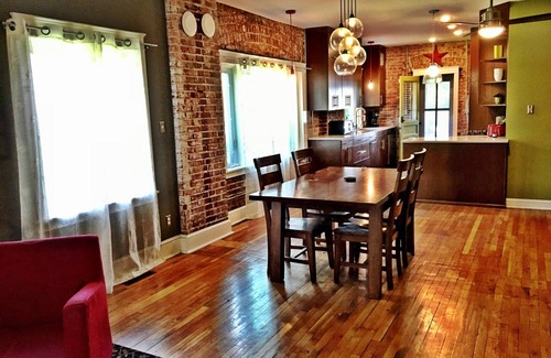Westside North Condo | Classy Vintage Home ♥ of Downtown ★ 180° Views, Walkable, Driveway, Decks
