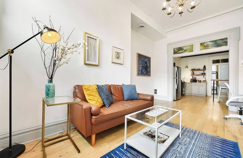 East Allegheny Apartment | Classy Vintage Stay Minutes to Downtown & Stadiums