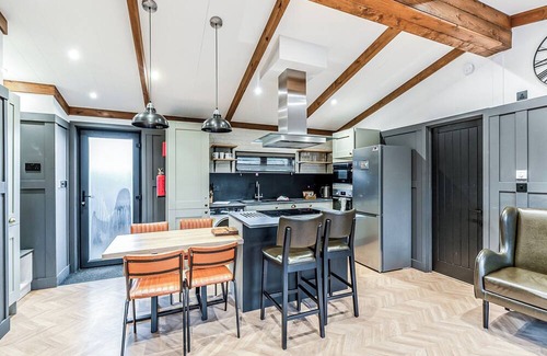 Saintbury Ski Chalet | Claverdon Lodge Premier