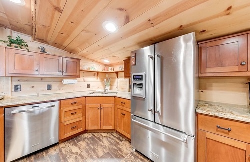 Sautee Nacoochee House | Clay Days – 2BR Mountain View Cabin with Pool & Hot Tub