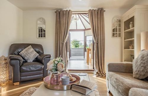 Louth House | Clay Lake Cottages - Dad's Shed