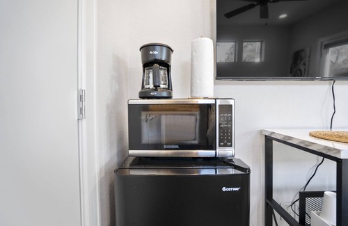 East Downtown Houston Apartment | Clay Studio in the heart of EADO